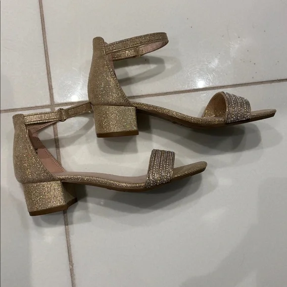 Girls sparkly dressy open toed shoes - Picture 3 of 5